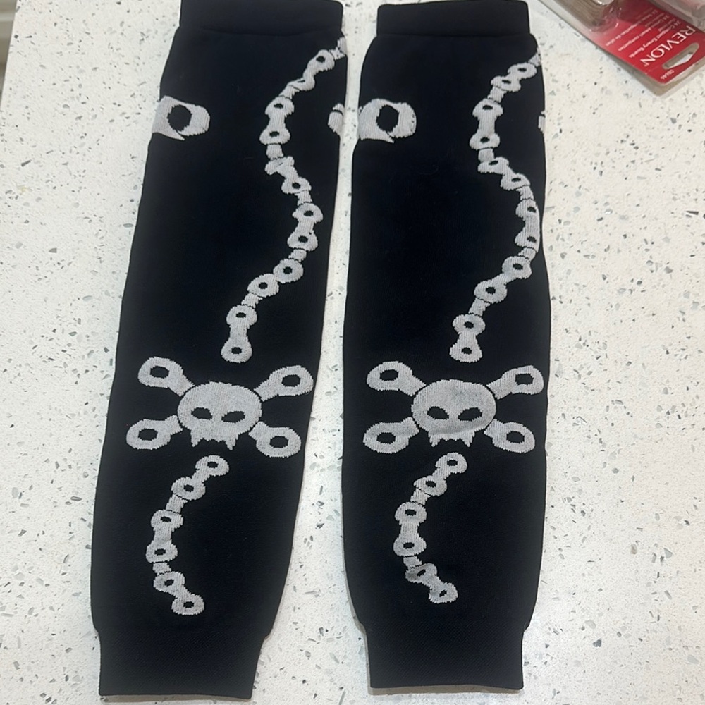 Rare Pearl Izumi cycling Black Arm Warmers with Skull Design